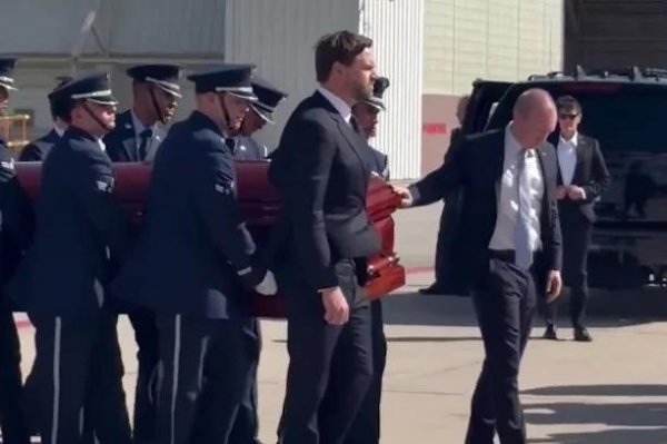 配资台 美媒：没有柯克，可能就没有副总统万斯